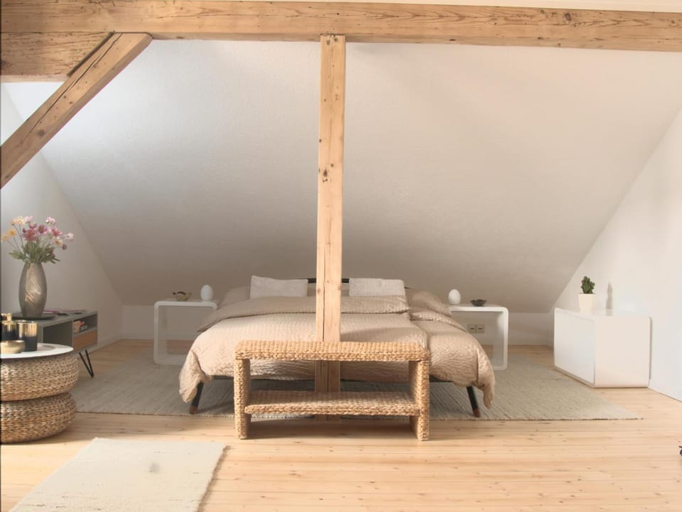 Bed, Decorative detail, Seating area, Bedroom, furniture