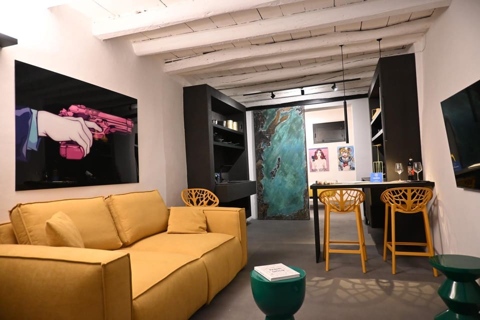 Communal lounge/ TV room, TV and multimedia, Living room, Seating area, Dining area, Evening entertainment