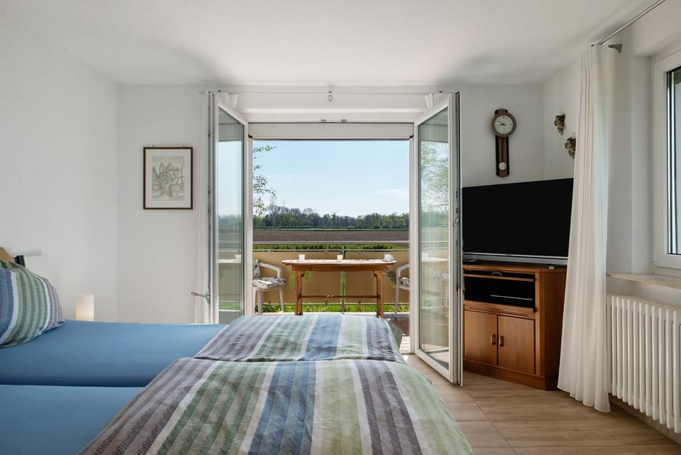 Property building, Living room, Bedroom