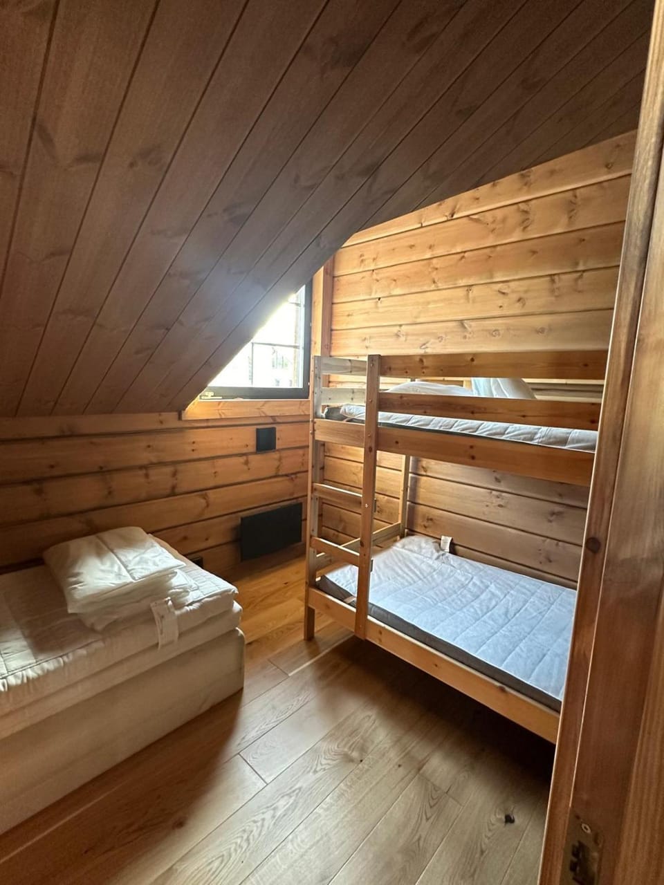 Bed, Bedroom, bunk bed