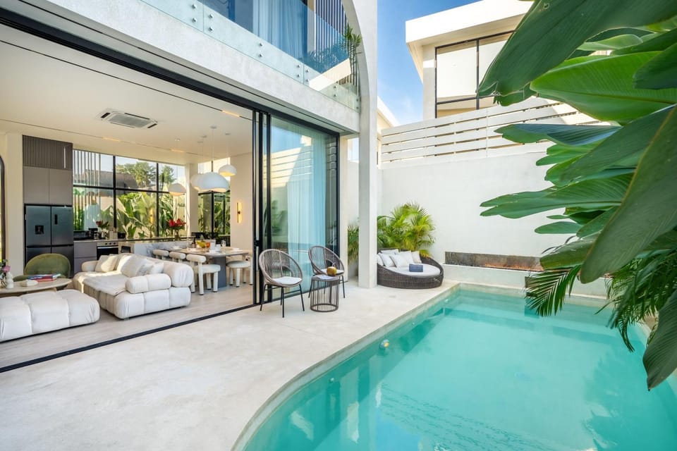 Property building, Day, Garden, View (from property/room), Swimming pool, sunbed