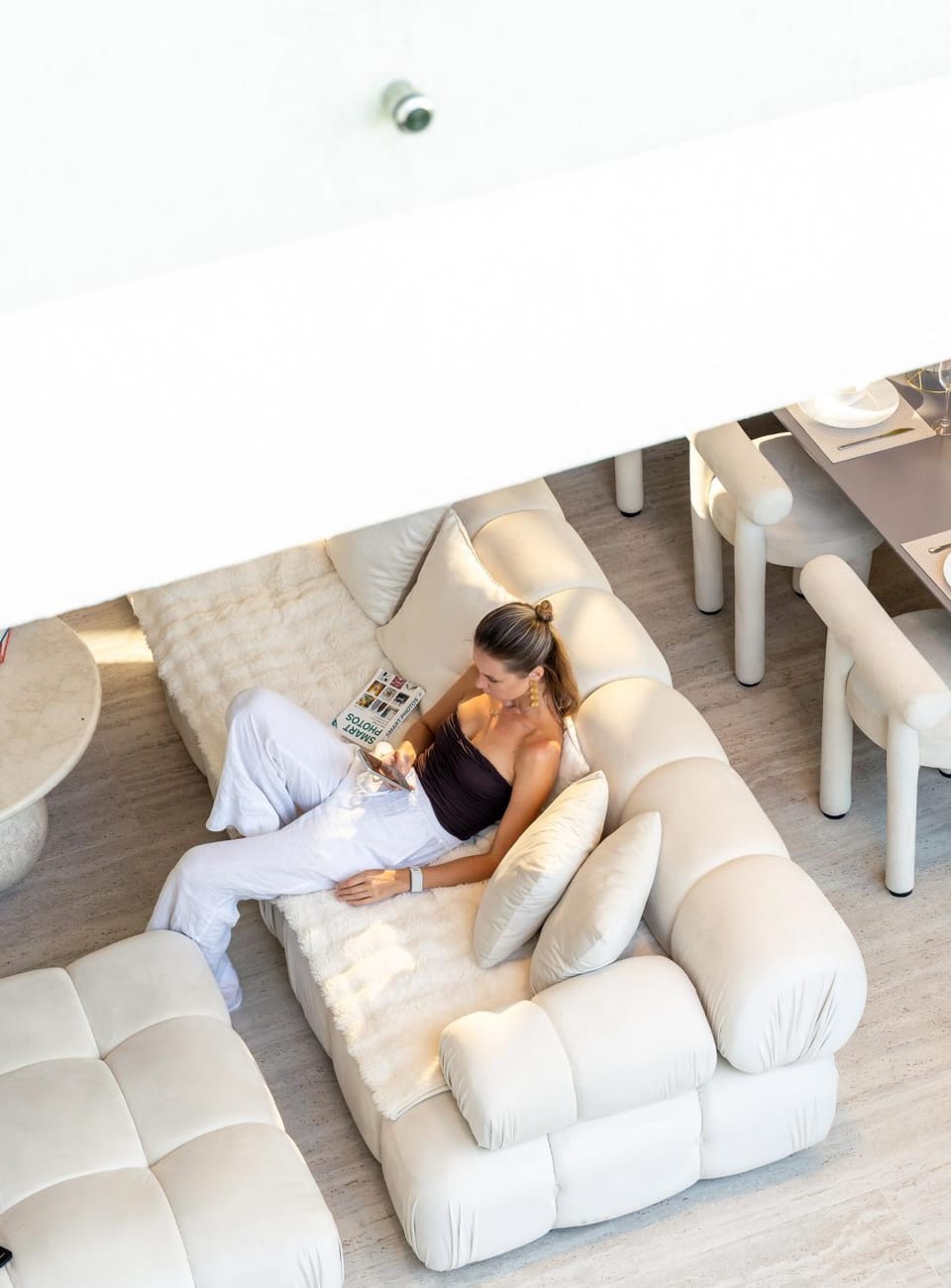 Living room, Seating area, Guests