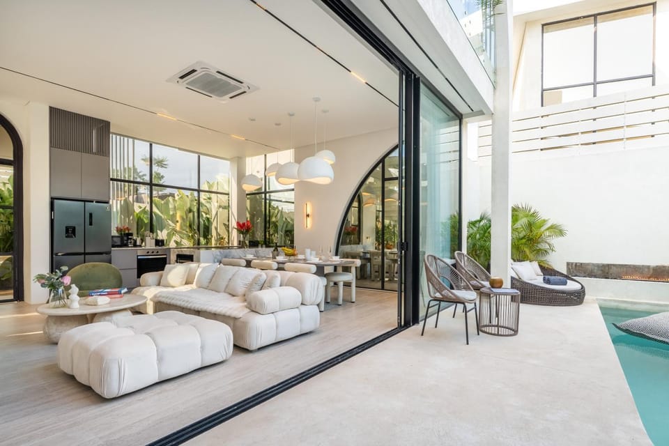 Day, View (from property/room), Balcony/Terrace, Living room, Seating area, Pool view, sunbed