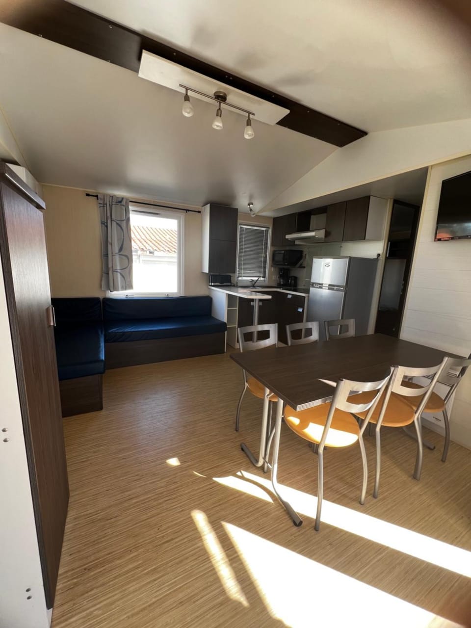 TV and multimedia, Kitchen or kitchenette, Living room, Dining area