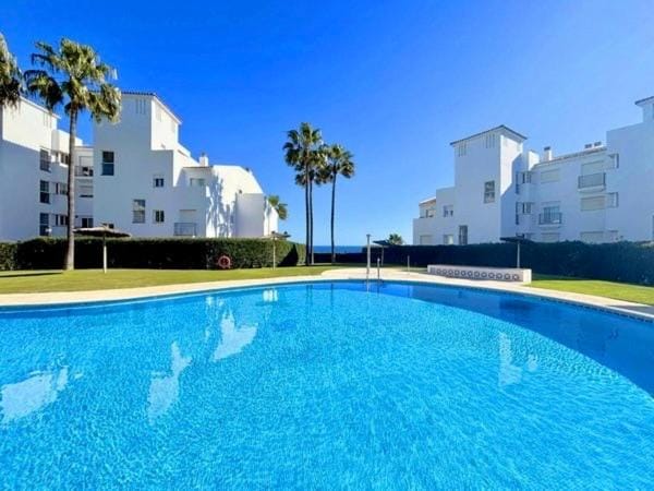 Property building, Day, Pool view, Swimming pool