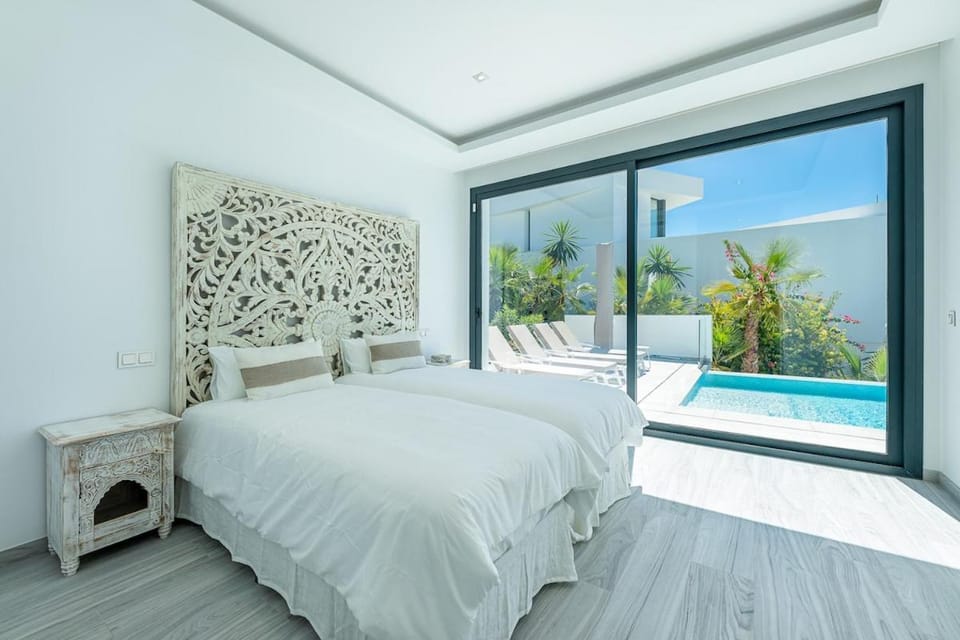Luxury Holiday Villa with Heated Pool Open Sea Views Villa in Costa del Sol