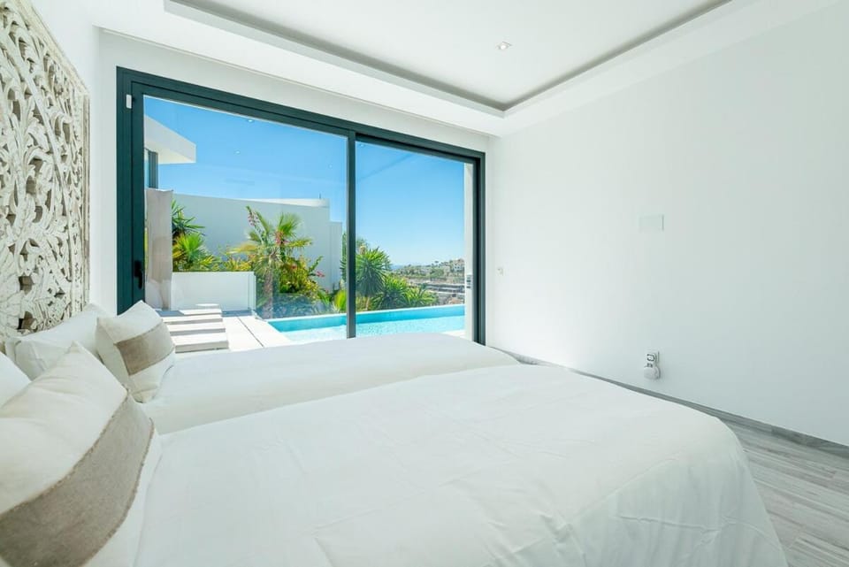 Luxury Holiday Villa with Heated Pool Open Sea Views Villa in Costa del Sol