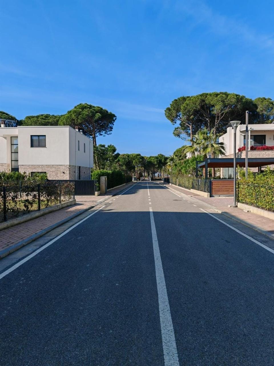 Neighbourhood, Location