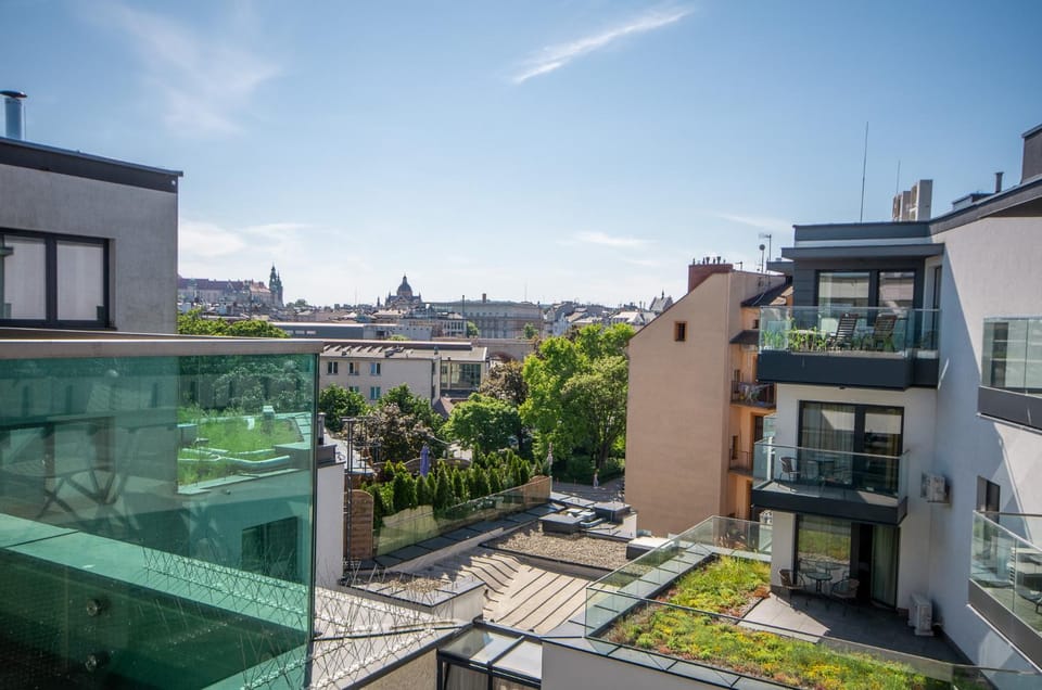 Property building, View (from property/room), Balcony/Terrace, City view