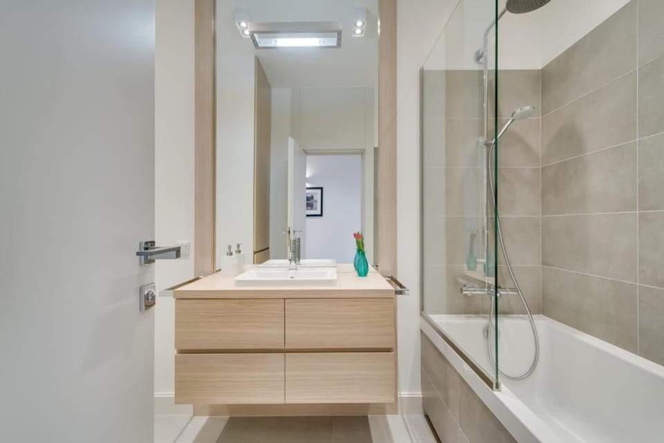 Bathroom, Bath, towels