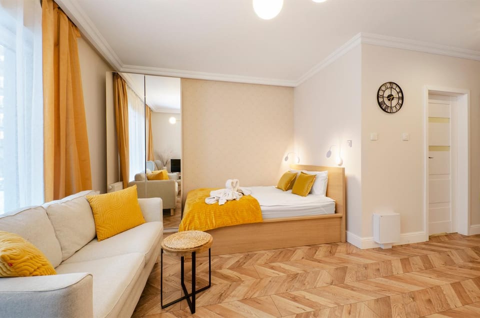 SKY Home-Sun Apartament -Manufaktura, Bezpłatny Parking, Dostęp na kod Apartment in Masovian Voivodeship