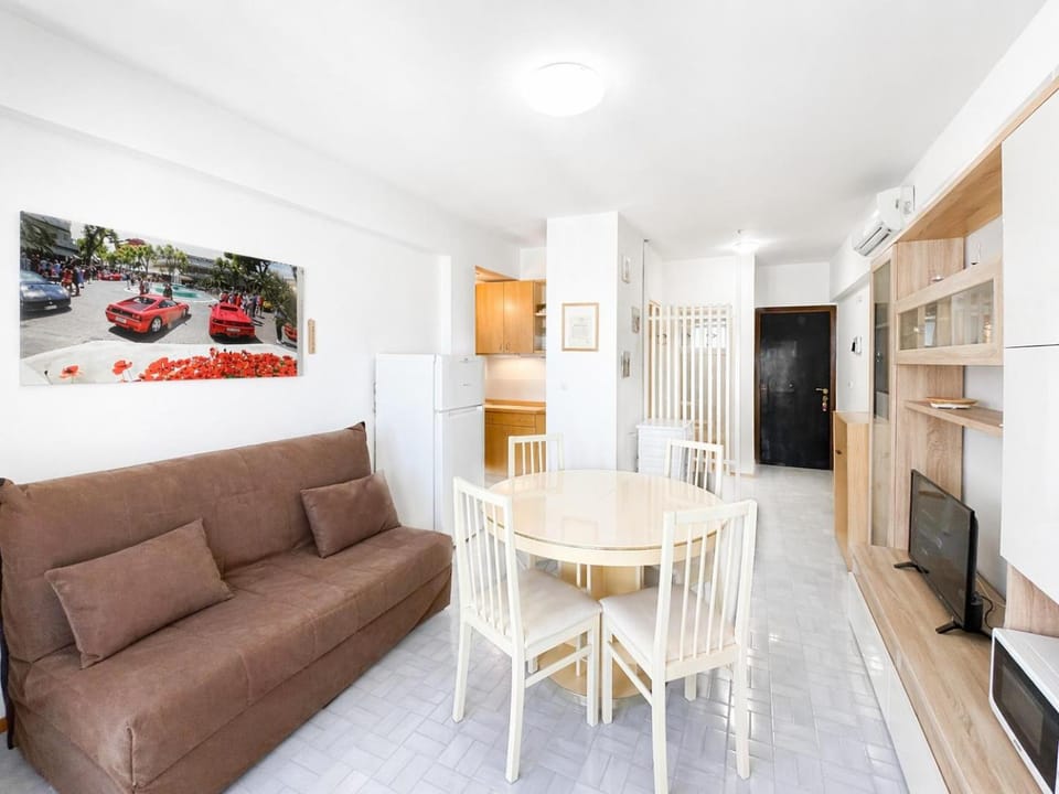Communal lounge/ TV room, kitchen