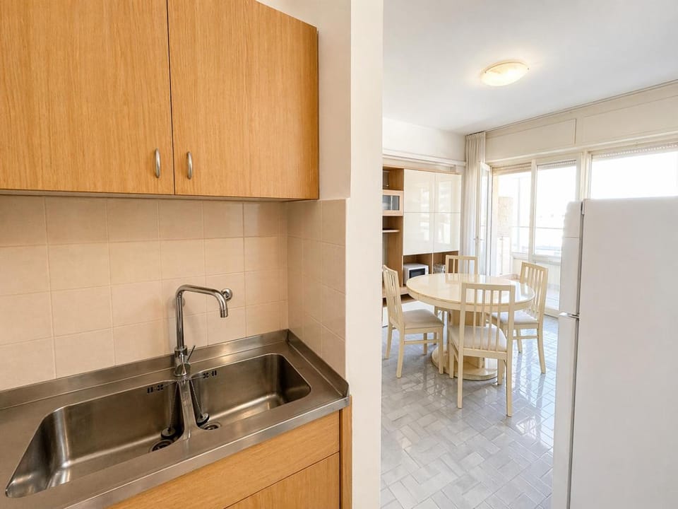 Communal lounge/ TV room, kitchen