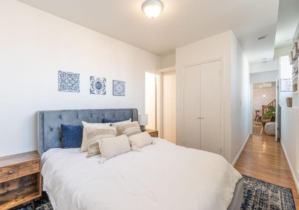 Amazing Furnished 1 BR Midtown West Apartment in Midtown