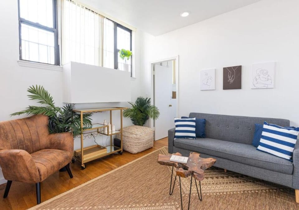 Amazing Furnished 1 BR Midtown West Apartment in Midtown