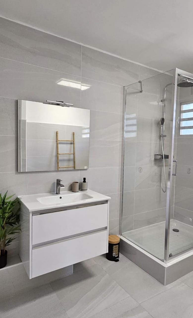 Shower, Bathroom