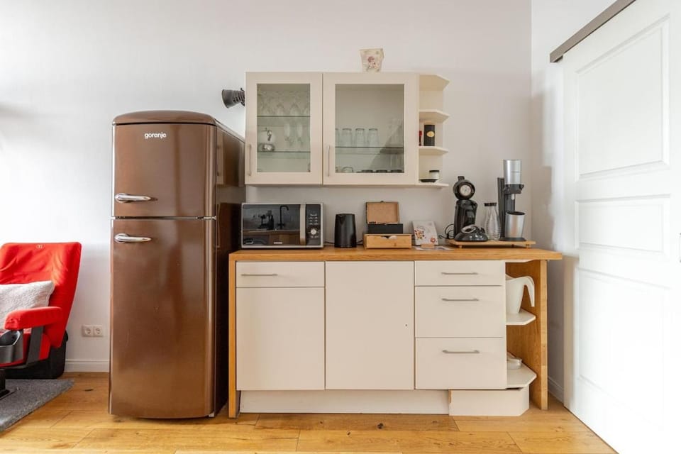 Coffee/tea facilities, Kitchen or kitchenette, minibar, oven, pet friendly, stove, toaster