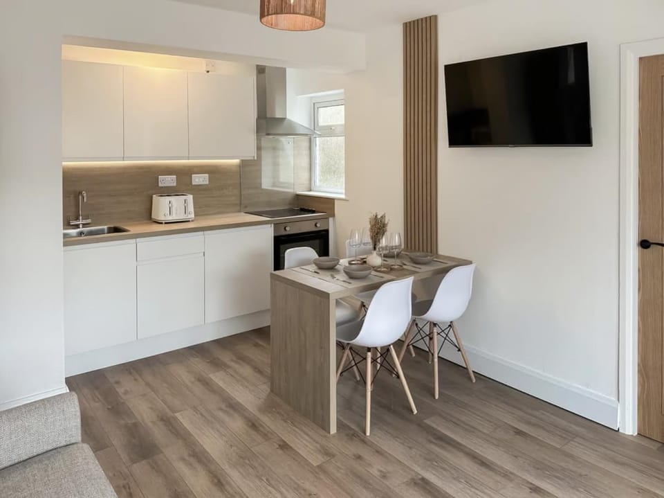 TV and multimedia, Kitchen or kitchenette, Dining area, kitchen