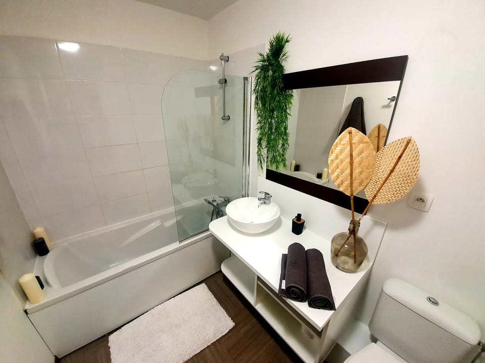 Appartement T2 climatisé Piscine Apartment in Gréoux-les-Bains