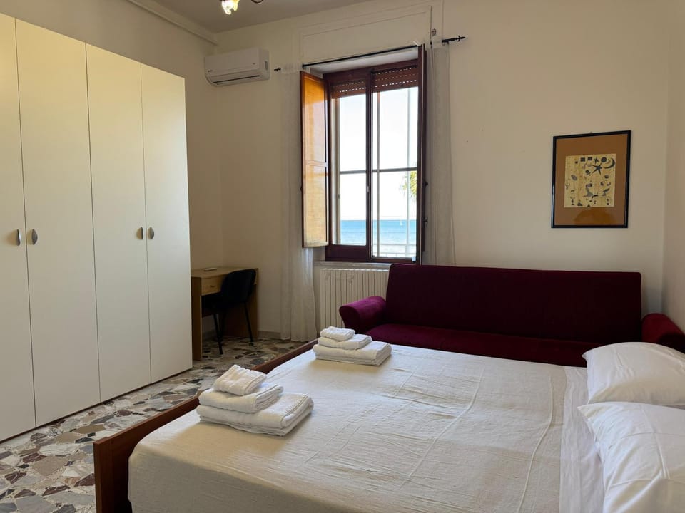 Bed, Photo of the whole room, Bedroom, towels, wardrobe