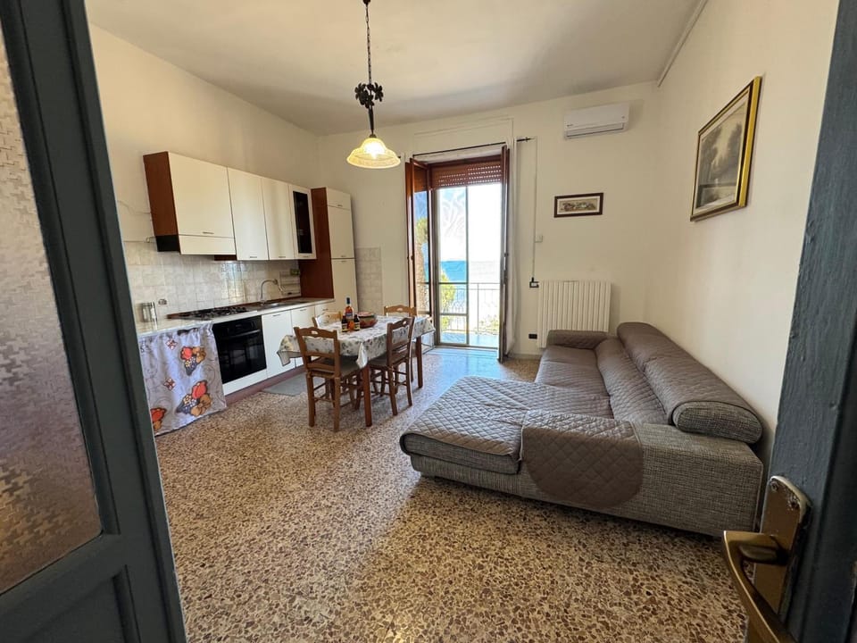 TV and multimedia, Kitchen or kitchenette, Living room, Photo of the whole room, Seating area, Dining area, Bedroom, pet friendly