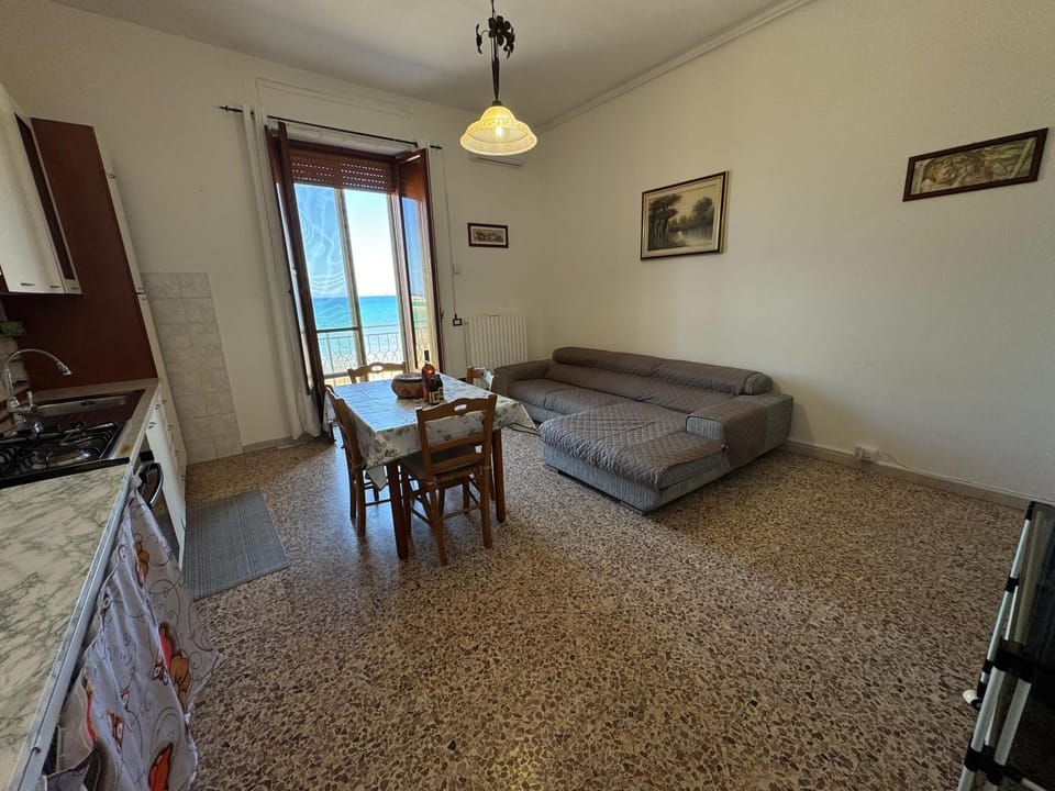 Natural landscape, Living room, Seating area, Dining area, Bedroom
