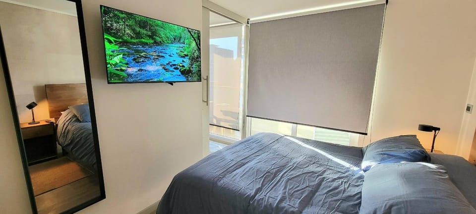 Bed, TV and multimedia, Bedroom