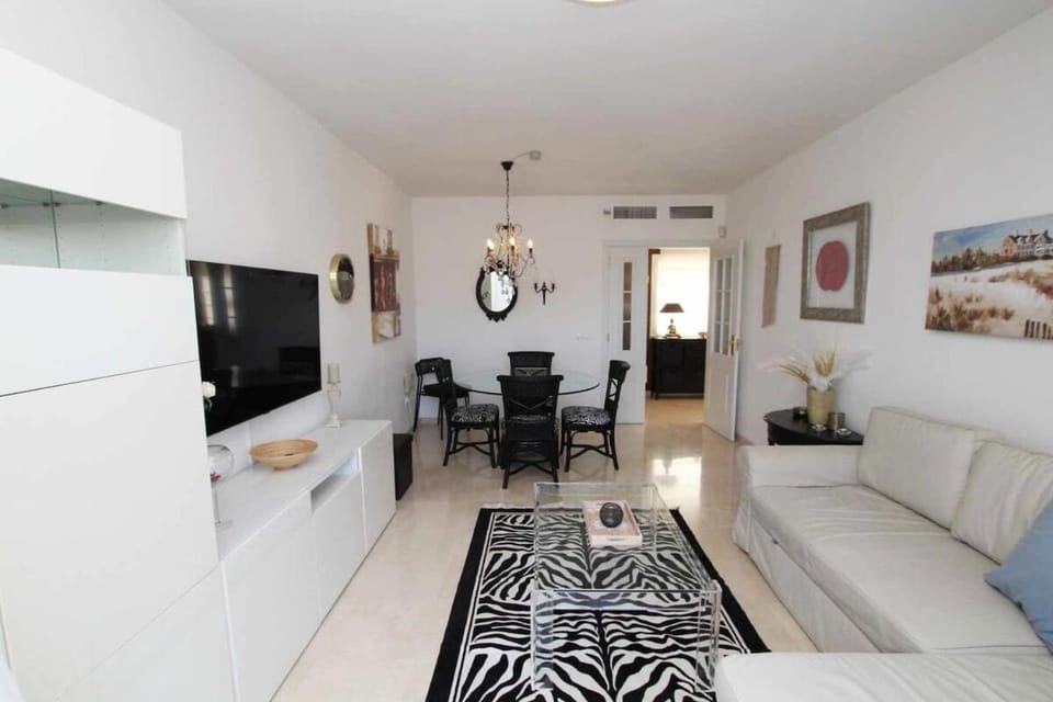 Penthouse with 3 terraces and sea view Apartment in Sitio de Calahonda