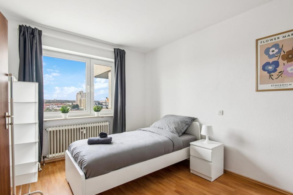 Bed, Photo of the whole room, Bedroom, internet, towels