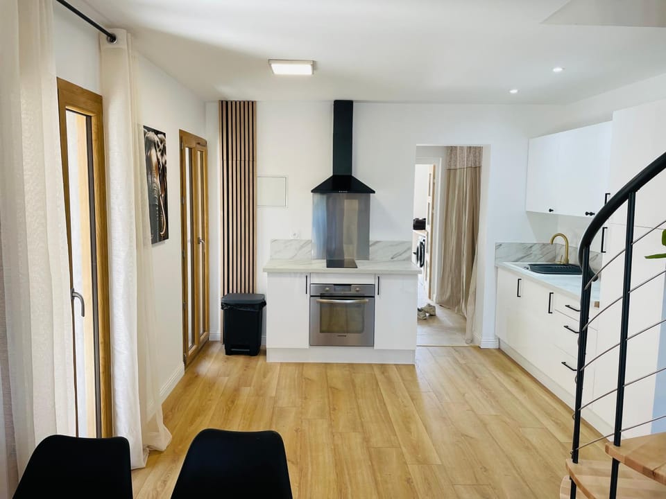 DUPLEX - 9 pers - Wifi - 04190 LES MÉES Apartment in Provence-Alpes-Côte d'Azur