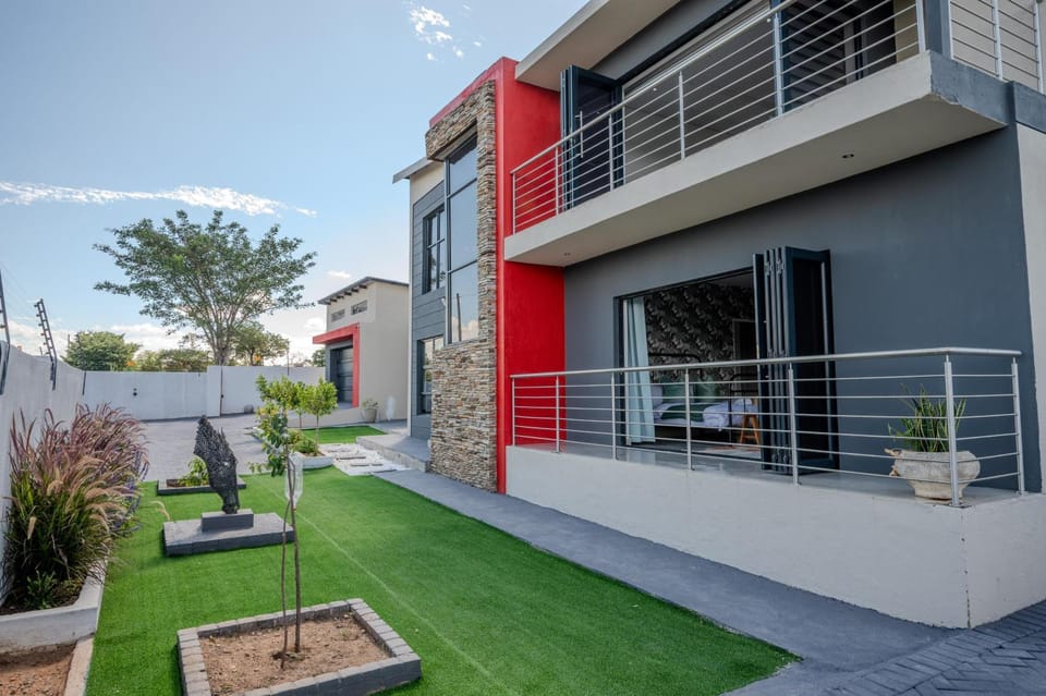 Grace House, Mkhuhlu, spacious 4-bedroom house House in South Africa