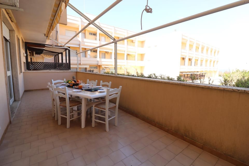 View (from property/room), Balcony/Terrace, Dining area