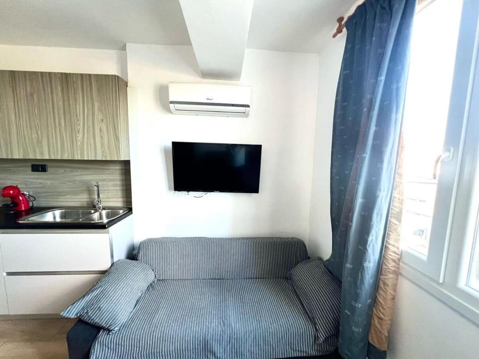 TV and multimedia, Living room, Evening entertainment, air conditioner