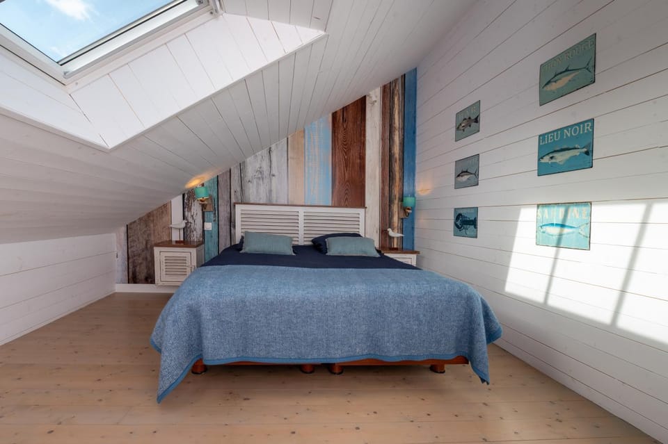 Property building, Living room, Bedroom