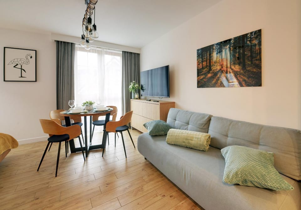 Communal lounge/ TV room, TV and multimedia, Living room, Seating area, Dining area, Evening entertainment