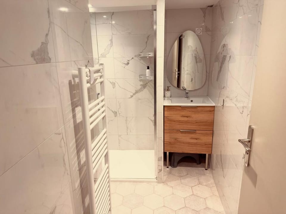 Shower, Bathroom