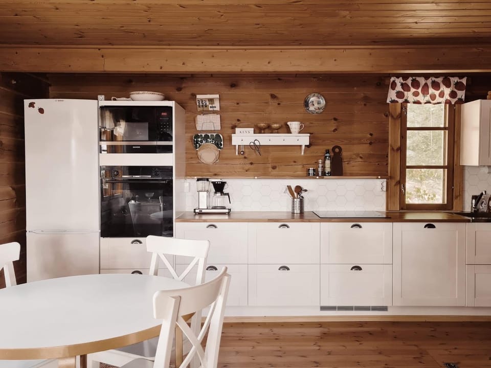 Kitchen or kitchenette, Dining area, dishwasher, stove