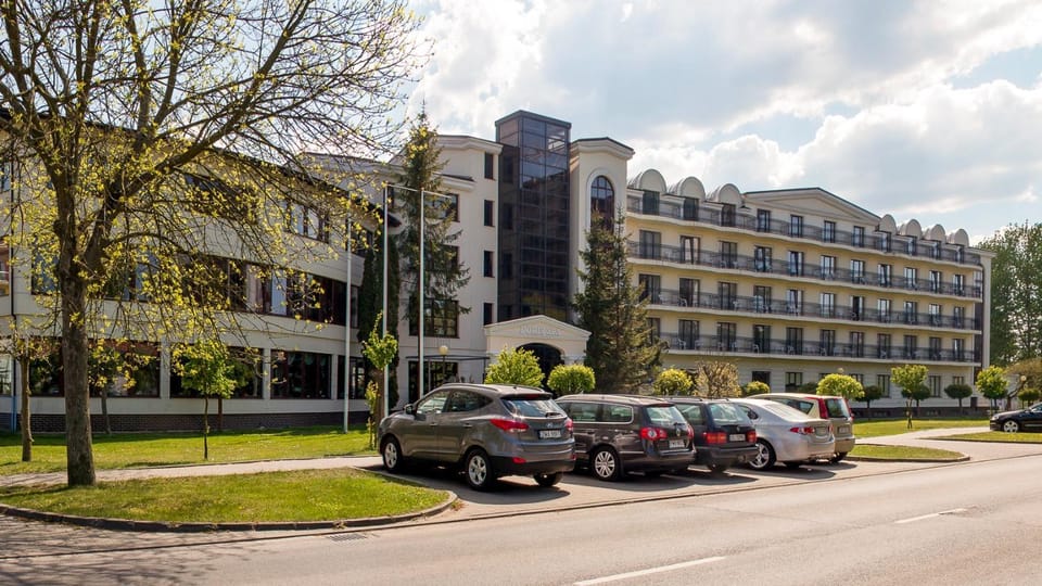 Property building, Neighbourhood, Location