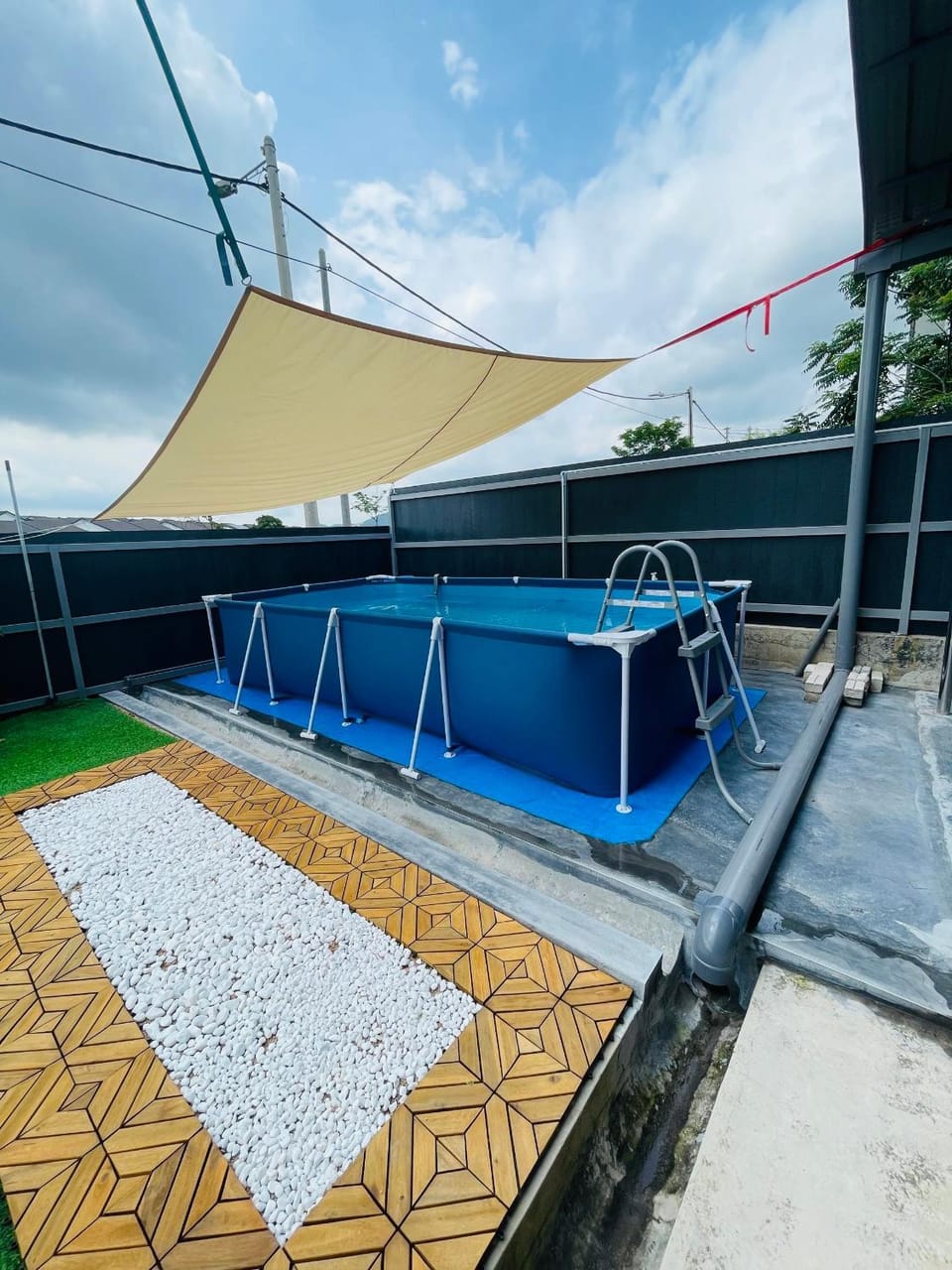 Swimming pool, Swimming pool