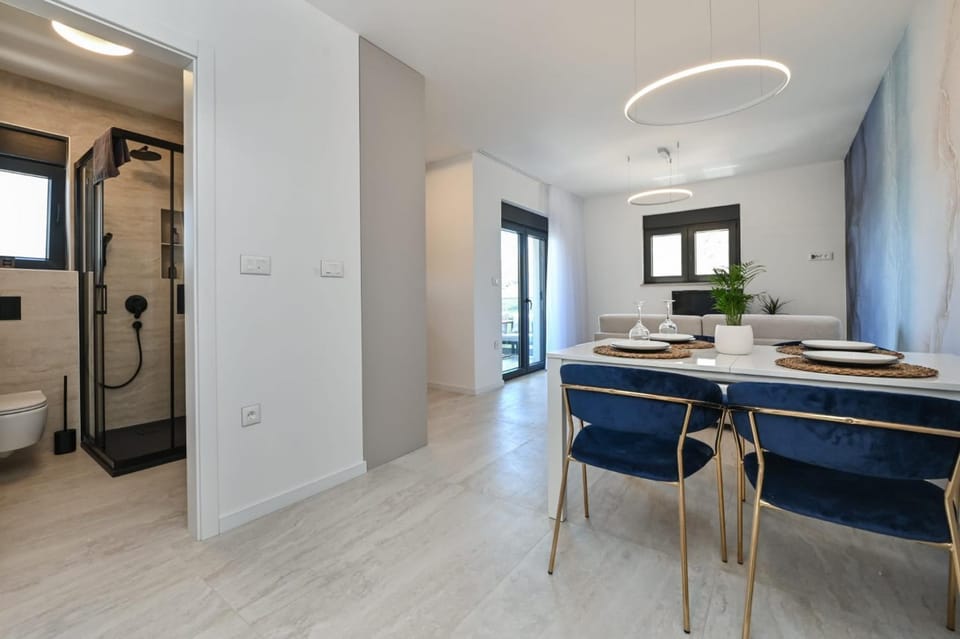 Bathroom, Living room, Seating area, Dining area