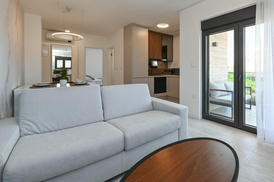 Kitchen or kitchenette, Living room, Seating area, Dining area, oven