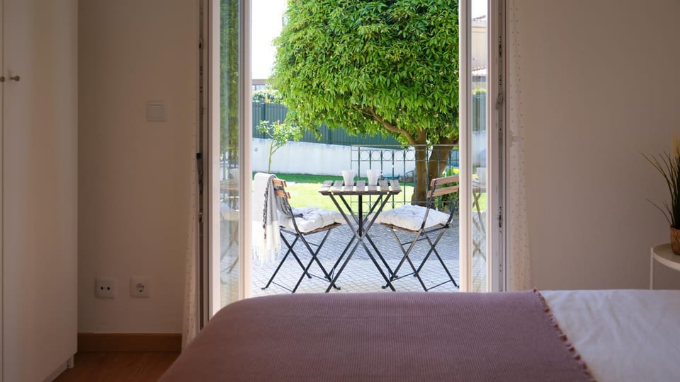 View (from property/room), Balcony/Terrace, Bedroom
