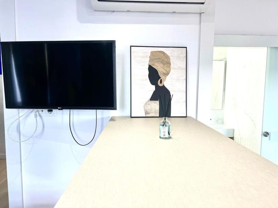 Communal lounge/ TV room, TV and multimedia, Evening entertainment, air conditioner