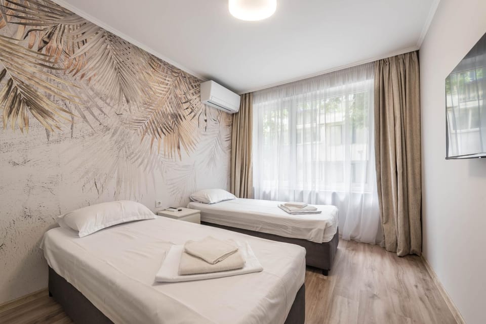Photo of the whole room, Bedroom, air conditioner