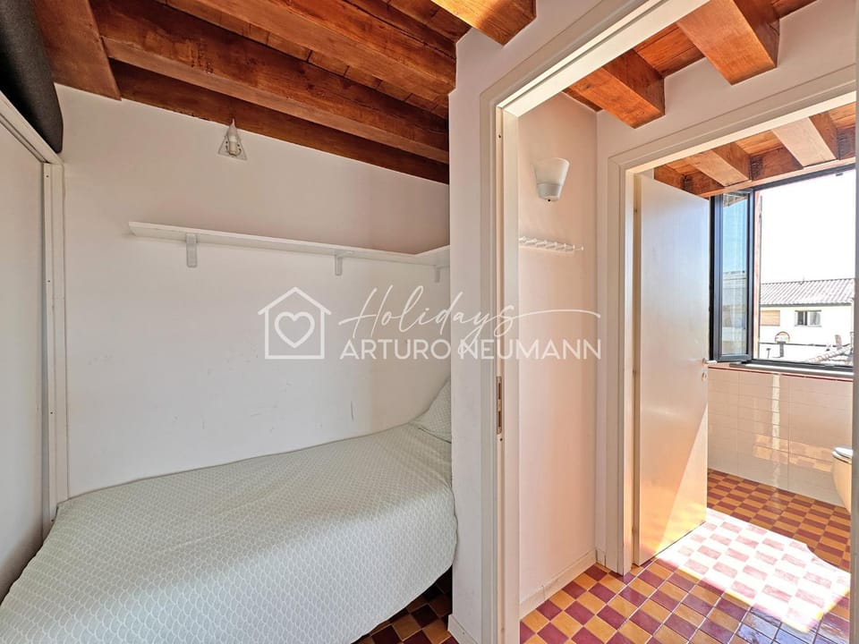 Bed, Living room, Photo of the whole room, Seating area, Bedroom