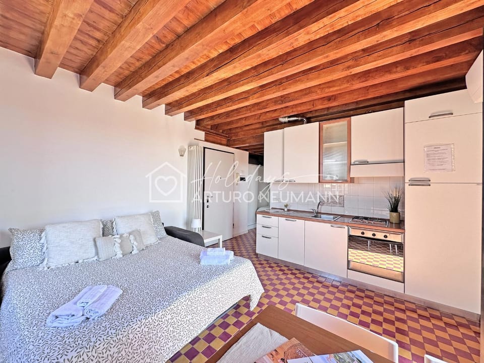 Bed, Kitchen or kitchenette, Living room, Photo of the whole room, Seating area, Dining area, Bedroom, oven, stove