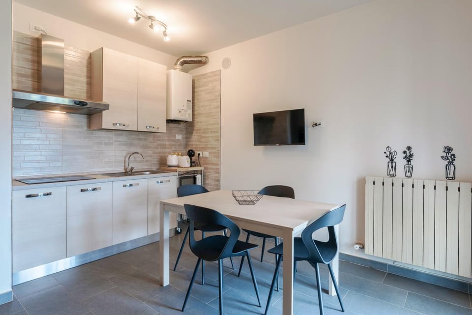 TV and multimedia, Dining area, microwave, stove