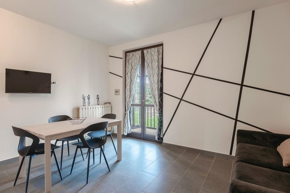 TV and multimedia, Living room, Dining area