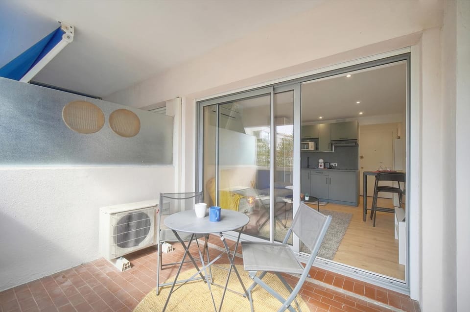 Patio, Dining area