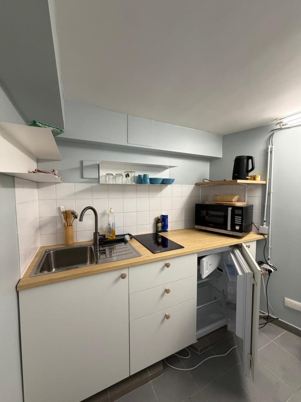 Kitchen or kitchenette